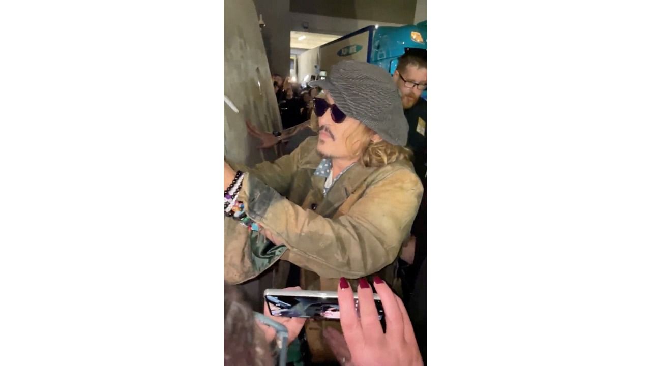 Actor Johnny Depp signs autographs for fans. Credit: Twitter/@tinyspookyghoul