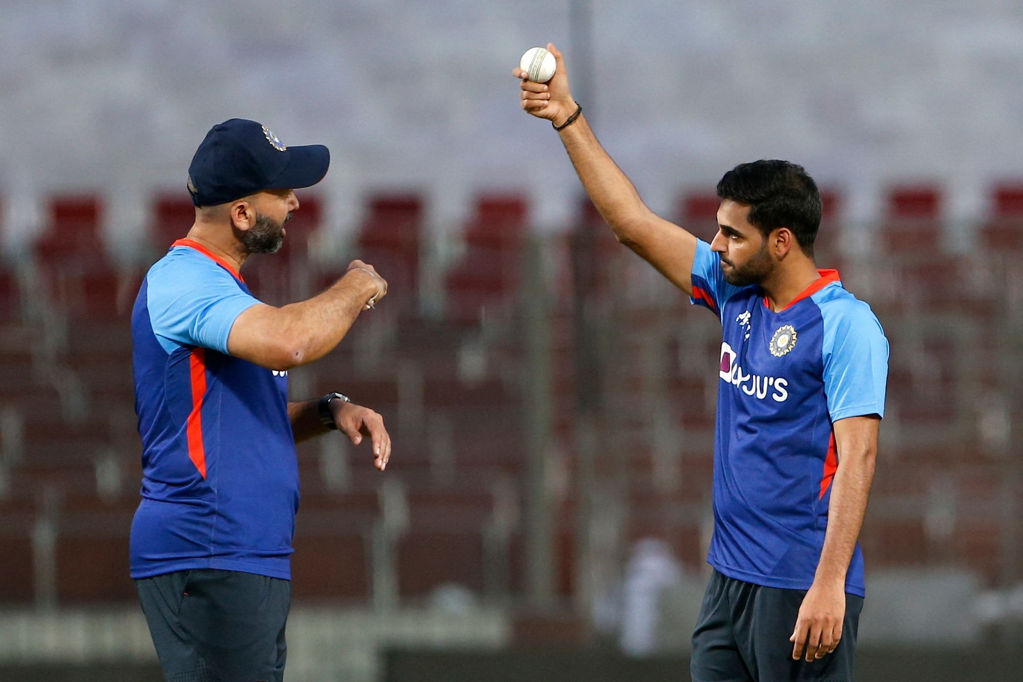 India's bowling coach Paras Mhambrey (L) speaks with his team player Bhuvneshwar Kumar. Credit: AFP Photo