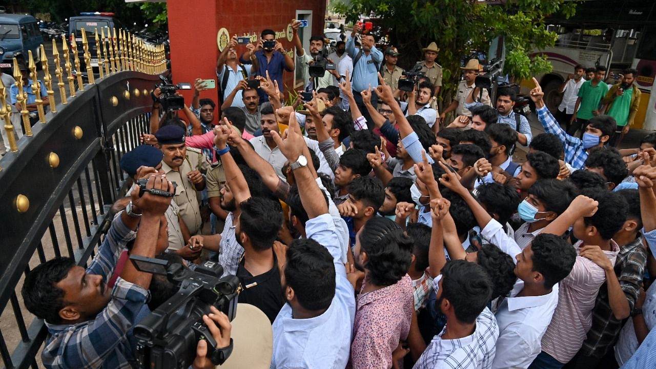 Members of Campus Front of India, NSUI and Youth Congress staging a protest outside University College in Mangaluru. Credit: DH Photo
