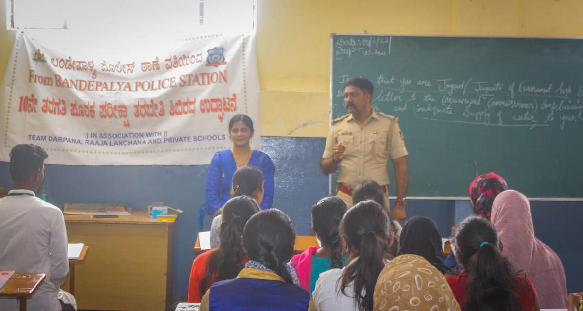 A Bandepalya police inspector along with a private school teacher takes a class. Credit: DH Special arrangement