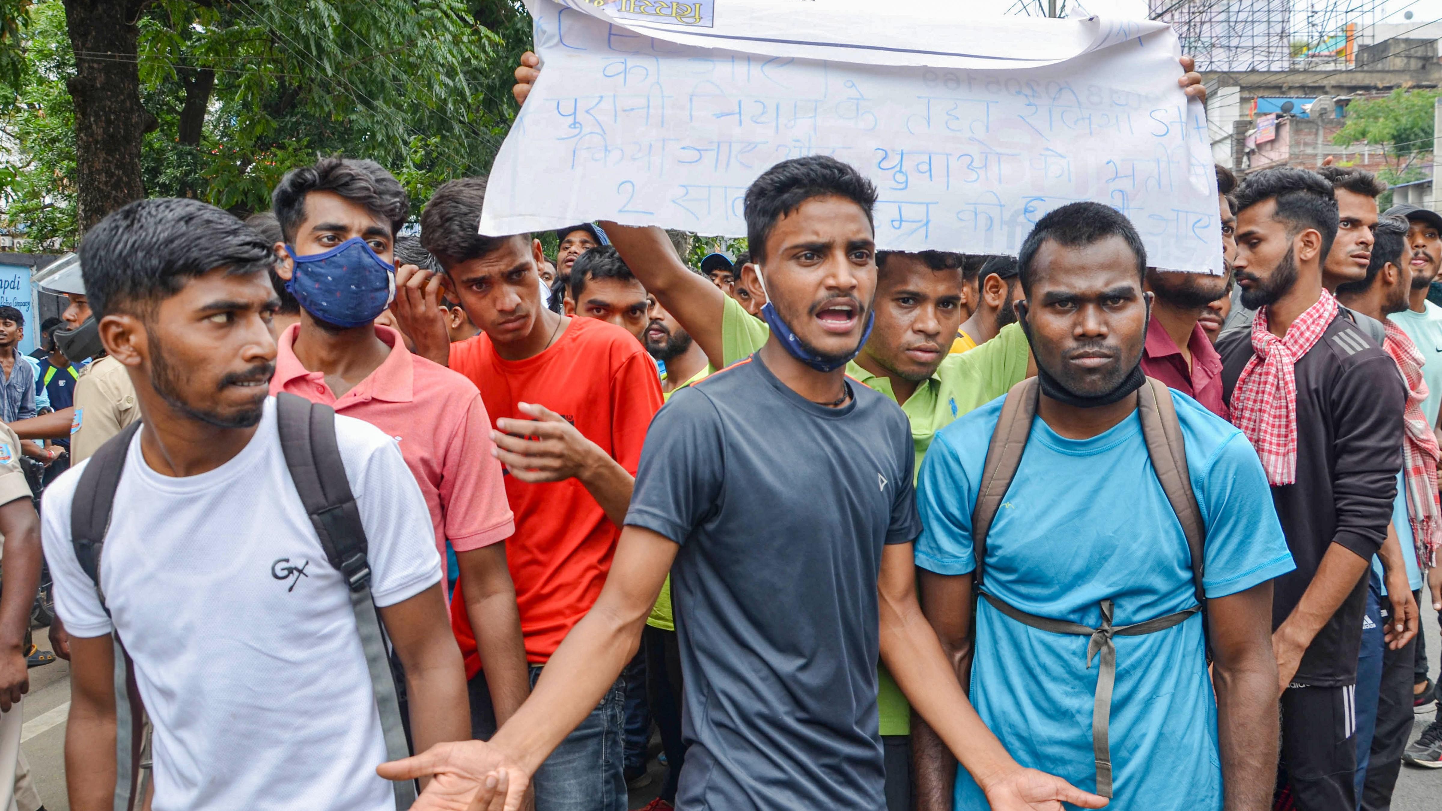 Youngsters protest outside the Army Recruitment Office (ARO-Jharkhand Chapter) against the 'Agnipath' scheme, in Ranchi. Credit: PTI Photo