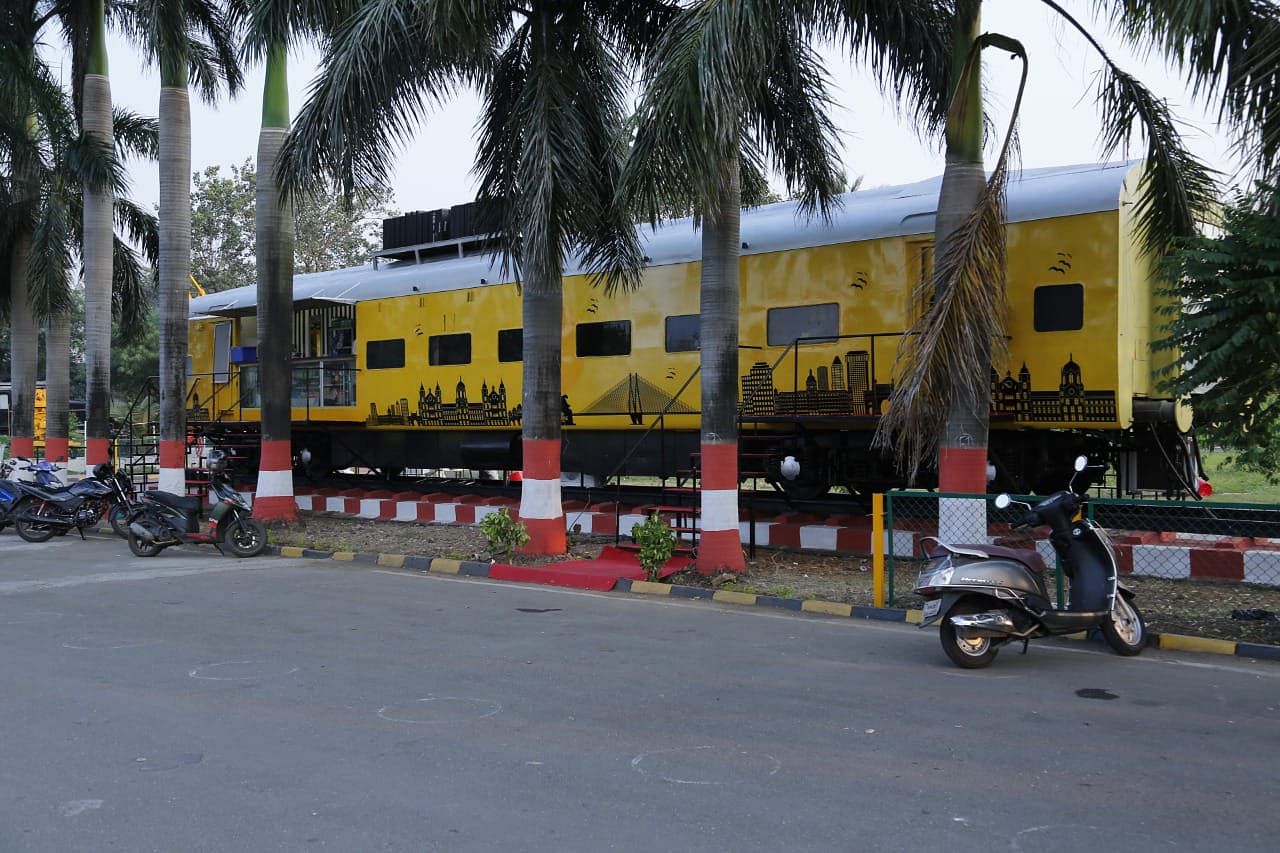The  fine-dining place offers unique experience to diners and can accommodates 40 patrons inside the coach, which has 10 tables. Credit: Central Railways