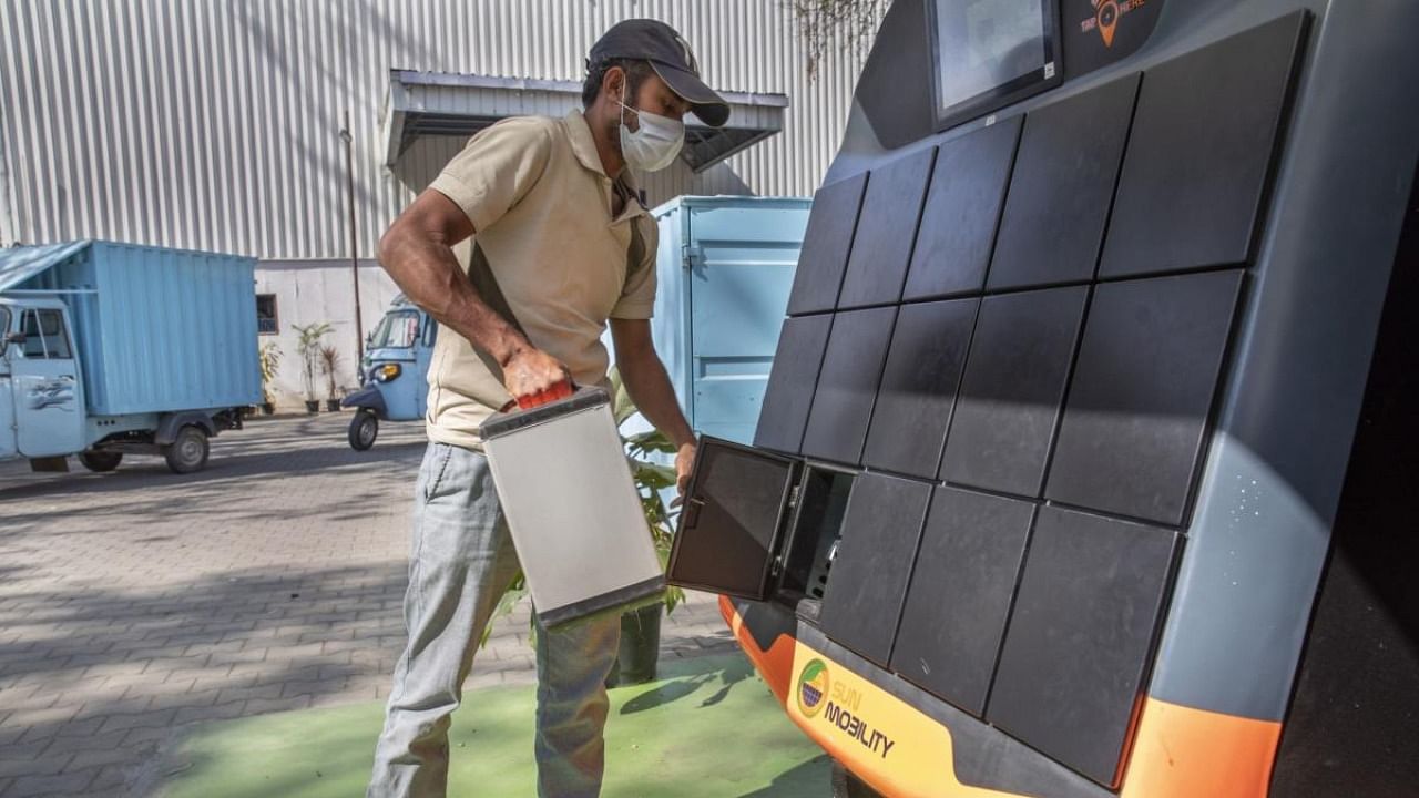 A SUN Mobility Swap Point in Bengaluru. Credit: Bloomberg File Photo