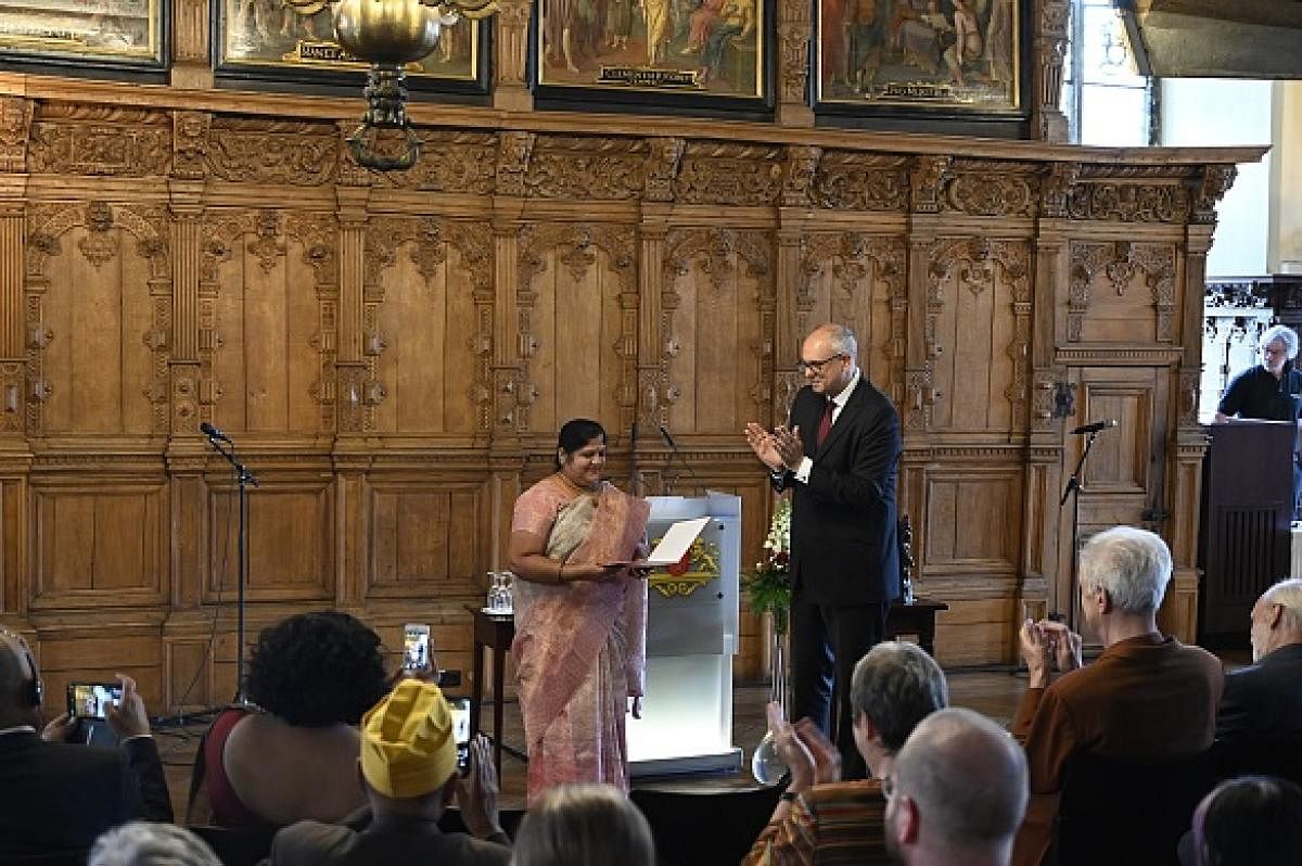 Andreas Bovenschulte, Mayor of the Free Hanseatic City of Bremen, Germany, presents the award to Rukmini V P at Bremen Town Hall on Monday. Credit: Special arrangement