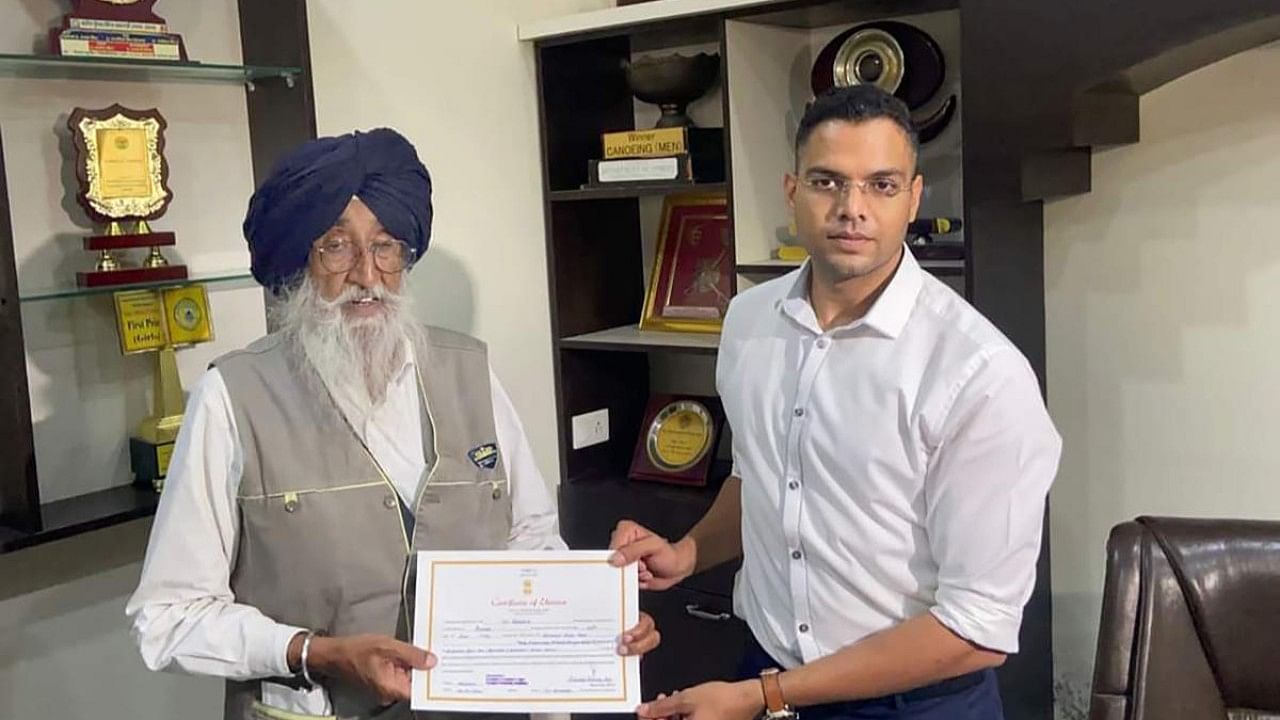 SAD (Amritsar) candidate Simranjit Singh Mann receives the 'Certificate of Election' after winning the Sangrur Lok Sabha bypolls, in Sangrur. Credit: PTI Photo