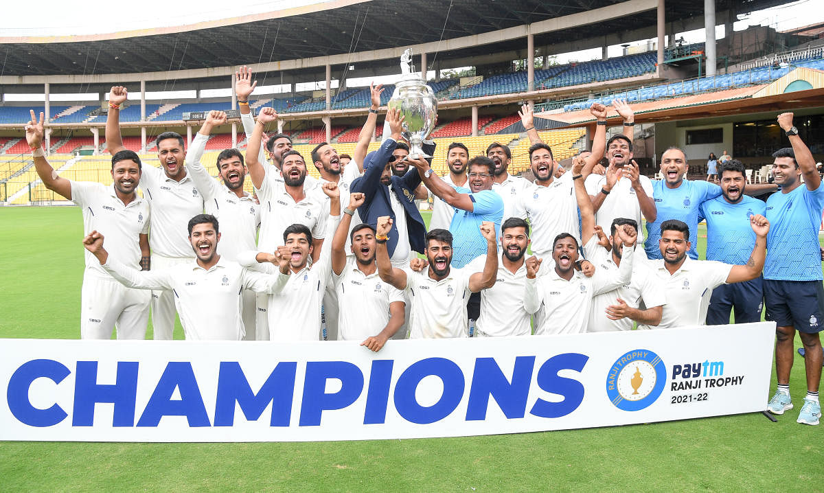Madhya Pradesh players pose with the trophy after winning their maiden Ranji Trophy title at the M Chinnaswamy stadium on Sunday. Credit: DH Photo/ BH Shuivakumar