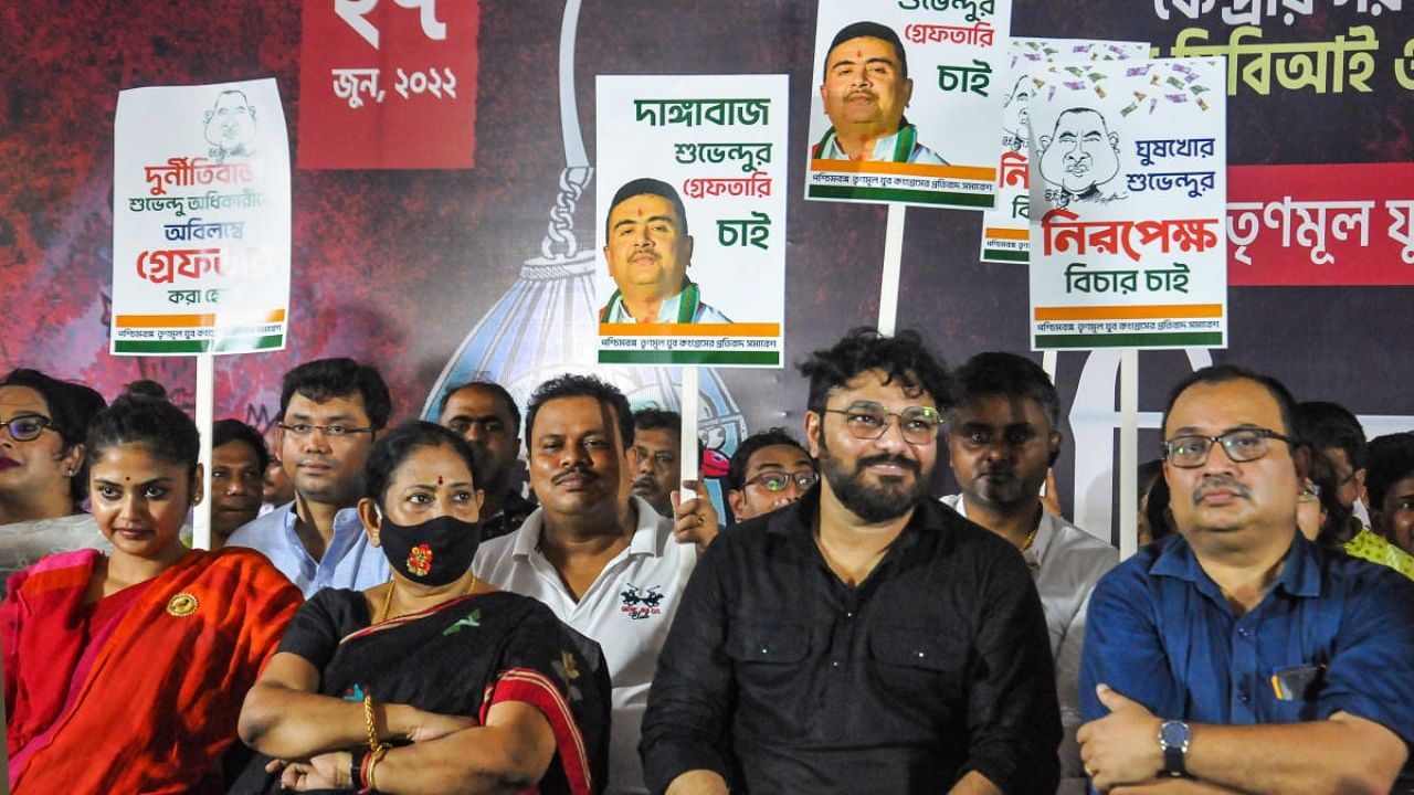 Trinamool Congress leaders Babul Supriyo, Kunal Ghosh, Sayoni Ghosh, Krishna Chakraborty and others stage a protest demanding the arrest of Leader of Opposition in West Bengal Assembly Suvendu Adhikari for his alleged involvement in corrupt activities, in Kolkata. Credit: PTI Photo