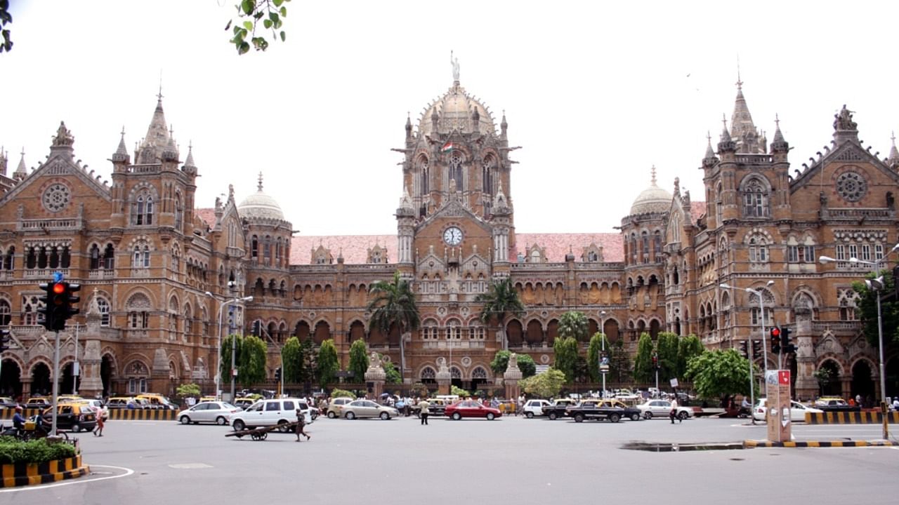 One of the biggest civic bodies of India in terms of geographical size, budget and reserves, BMC has its own importance in Maharashtra politics. Credit: DH File Photo