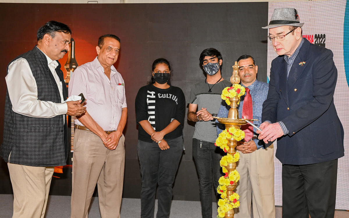 Behavioural specialist Dr Ali Khwaja inaugurates the 12th Eduverse-Jnana Degula expo. Credit: DH Photo/S K Dinesh