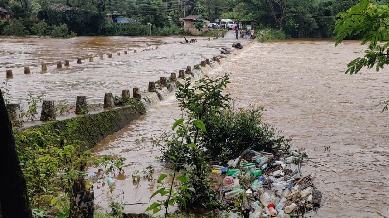 A bridge between Khalasa and Horanadu in Chikkamagaluru district submerged following heavy rain. Credit: DH photo