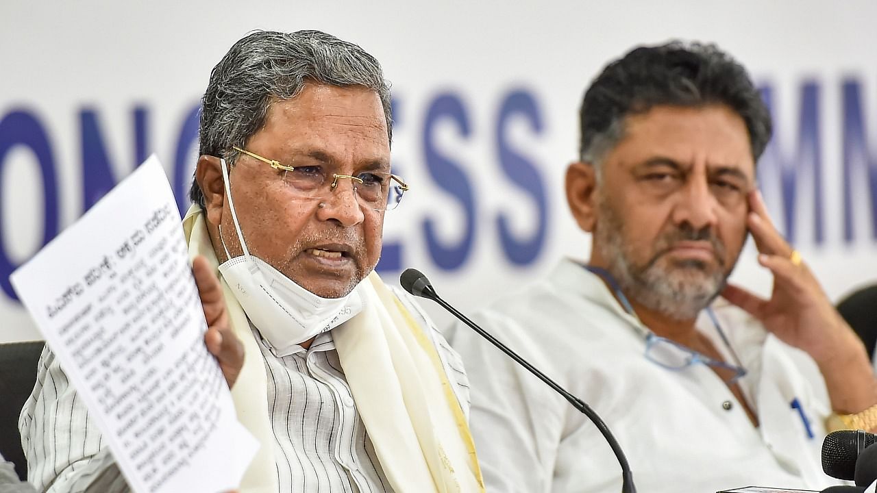 Leader of Opposition in Karnataka Assembly Siddaramaiah and  KPCC President D K Shivakumar. Credit: PTI Photo
