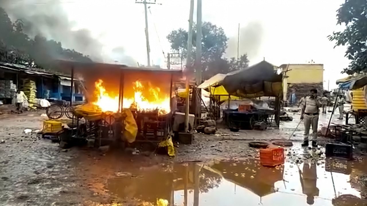 Carts set on fire at Kerur in Bagalkot district. Credit: DH Photo