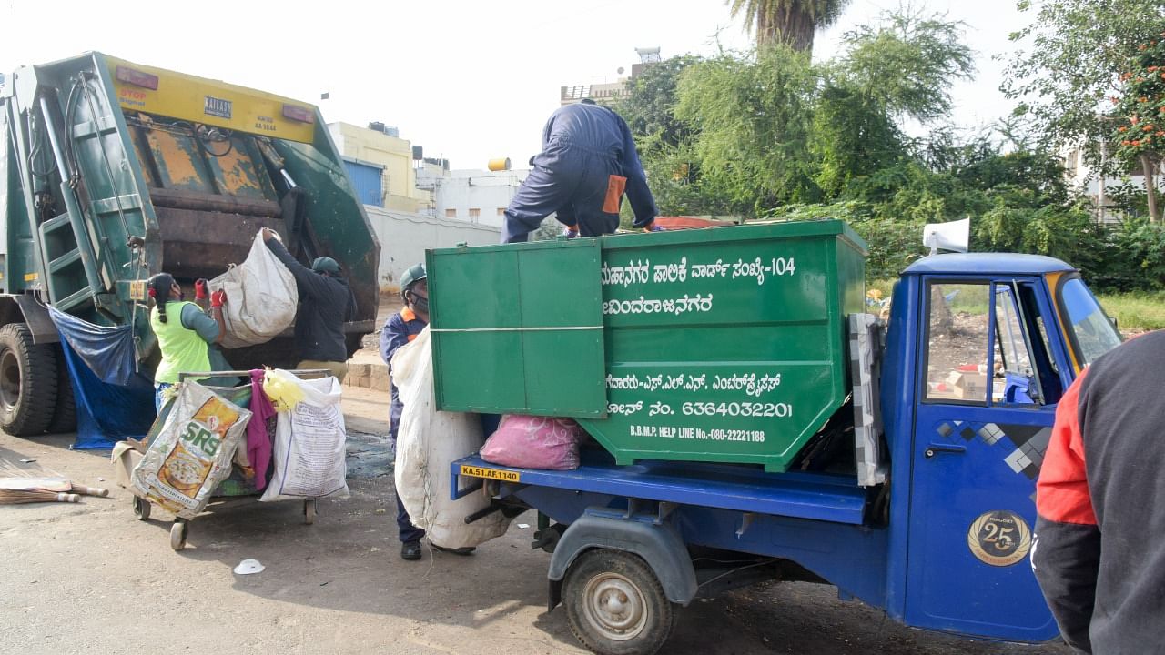 With over 5,500 tonnes, Bengaluru accounts for more than half of the garbage generated in the state everyday. Credit: DH File Photo