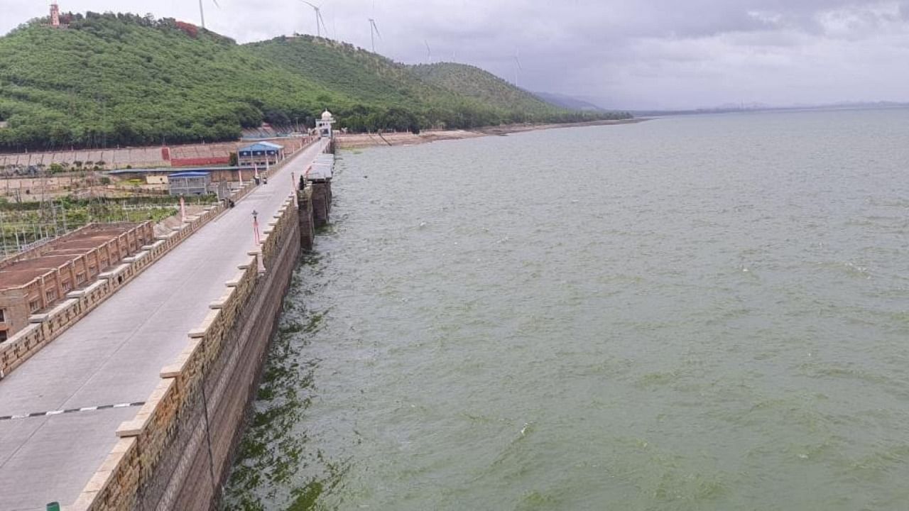 The inflow to Tungabhadra reservoir, near Hosapete, is steadily increasing, following heavy rain. Credit: DH photo