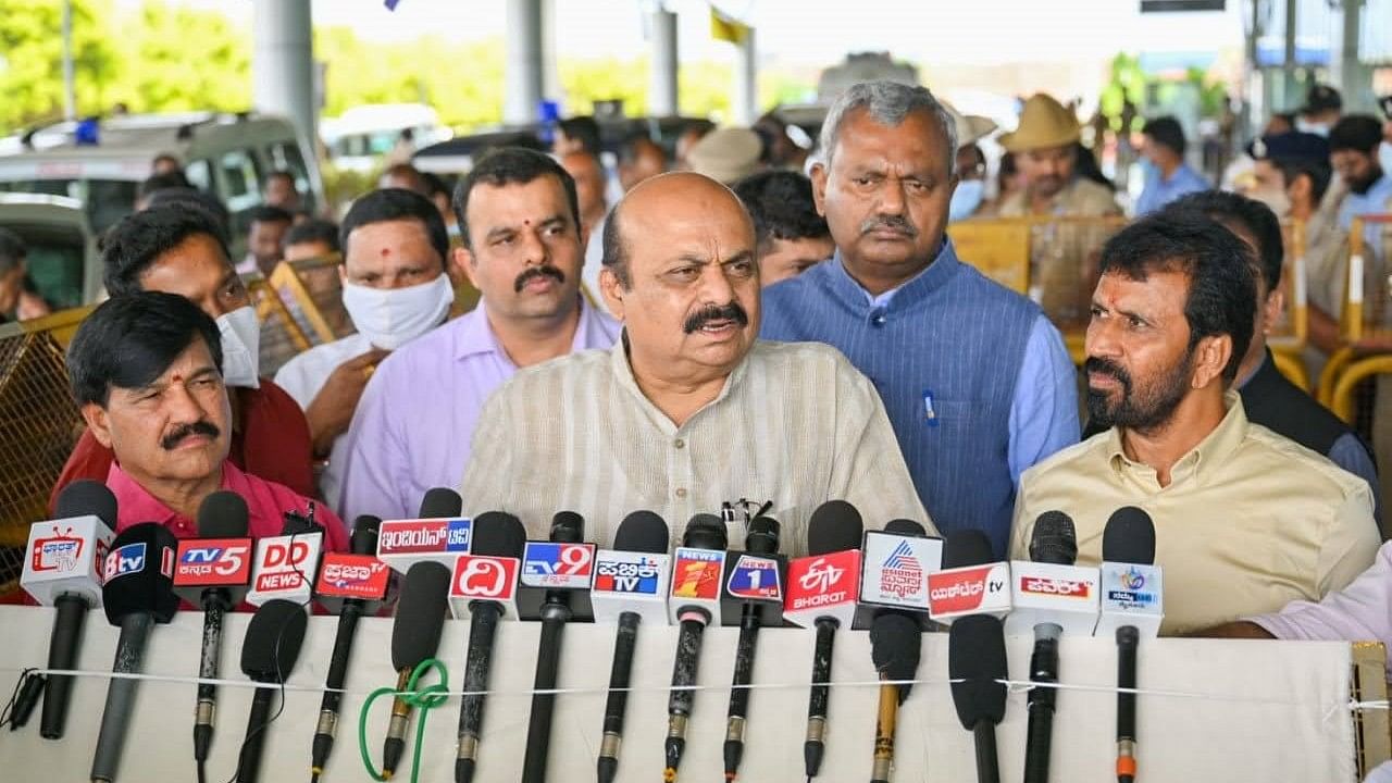 Chief Minister Basavaraj Bommai speaks to media persons at Mysuru Airport, in Mandakalli. Credit: DH Photo