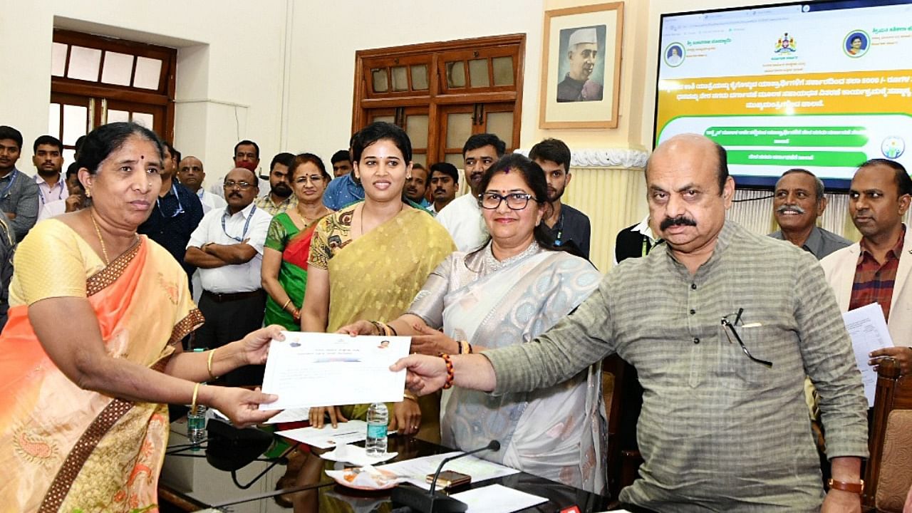 Karnataka Chief Minister Basavaraja Bommai launches the subsidy scheme for the pilgrims who are going for the Kashi Yatra on behalf of the Karnataka Muzrai Department. Credit: IANS Photo