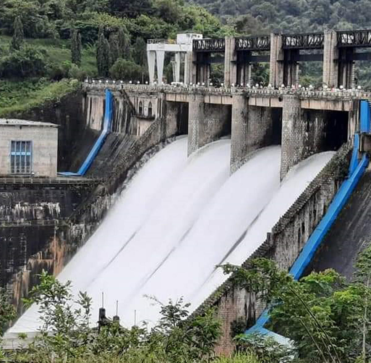Water has been released to the canal from Bhadra reservoir in Lakkavalli of Tarikere. Credit: DH Photo