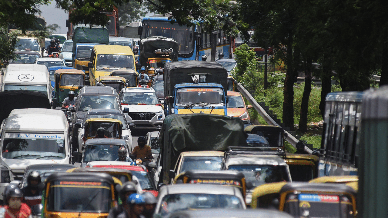 While the flyover work is half complete between Central Silk Board and BTM Layout, what’s sure to delay the 3.35-km structure is the slow progress. Credit: DH Photo