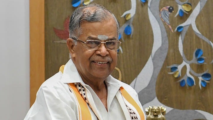 La Ganesan takes oath as Bengal governor