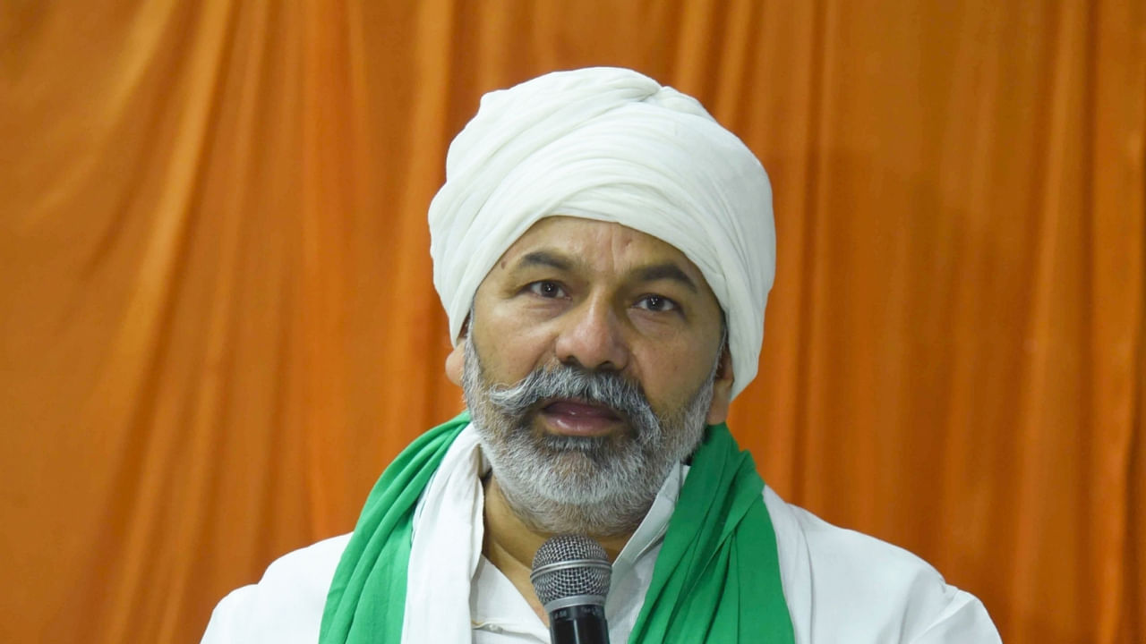 Rakesh Tikait addresses a press conference in Patna, Bihar, on Monday, July 18, 2022. Credit: IANS Photo