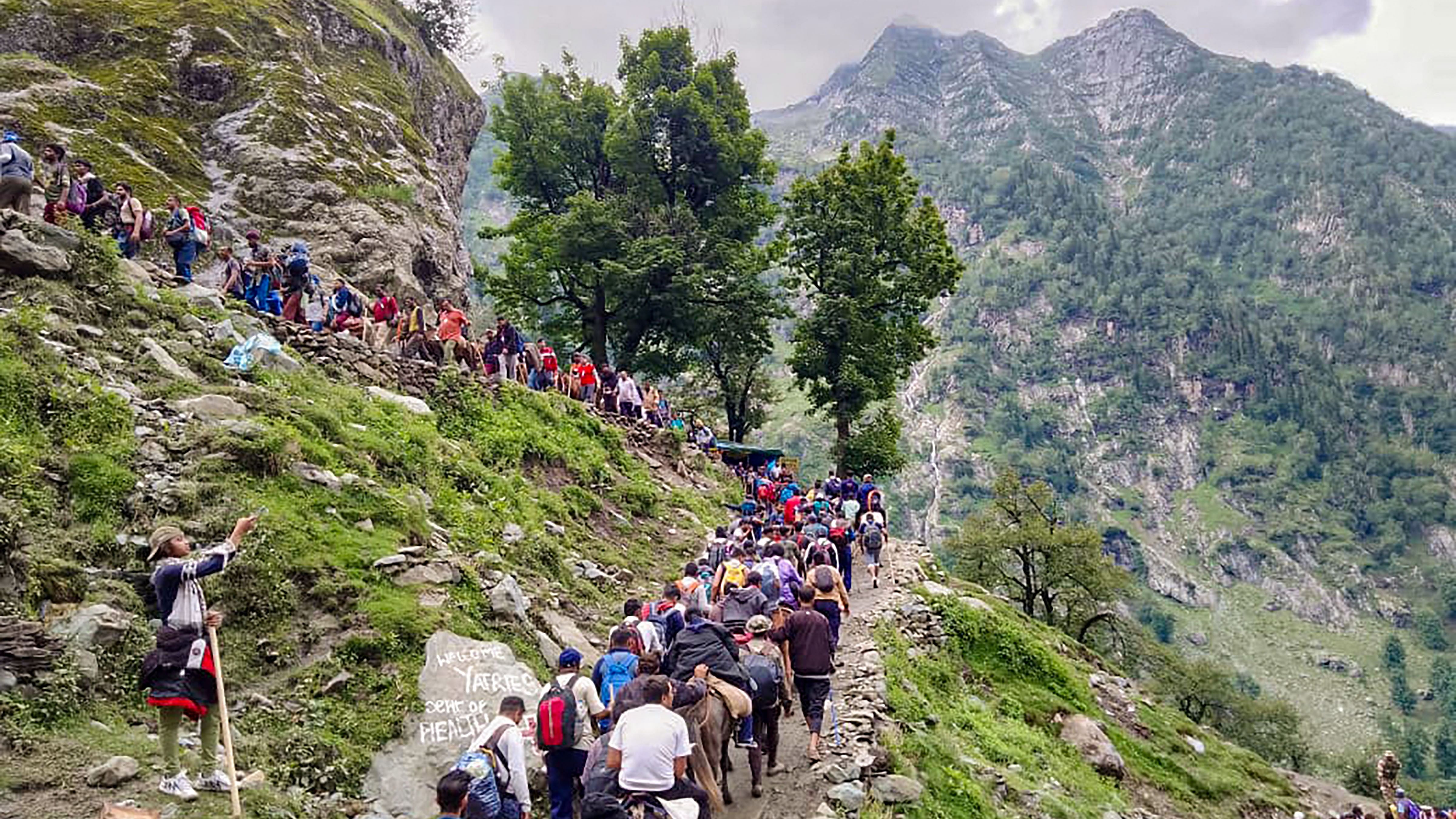 Officials of Shri Amarnathji Shrine Board (SASB) that manages the affairs of the annual Yatra said, 'Since the Yatra started on June 30 this year, 1,99,453 have performed the Yatra.' Credit: PTI