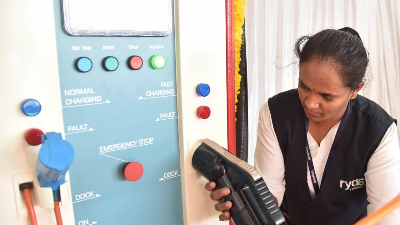 Newly inaugurated electric vehicle charging station at Vidhana Soudha, in Bengaluru on Friday. Credit: DH Photo