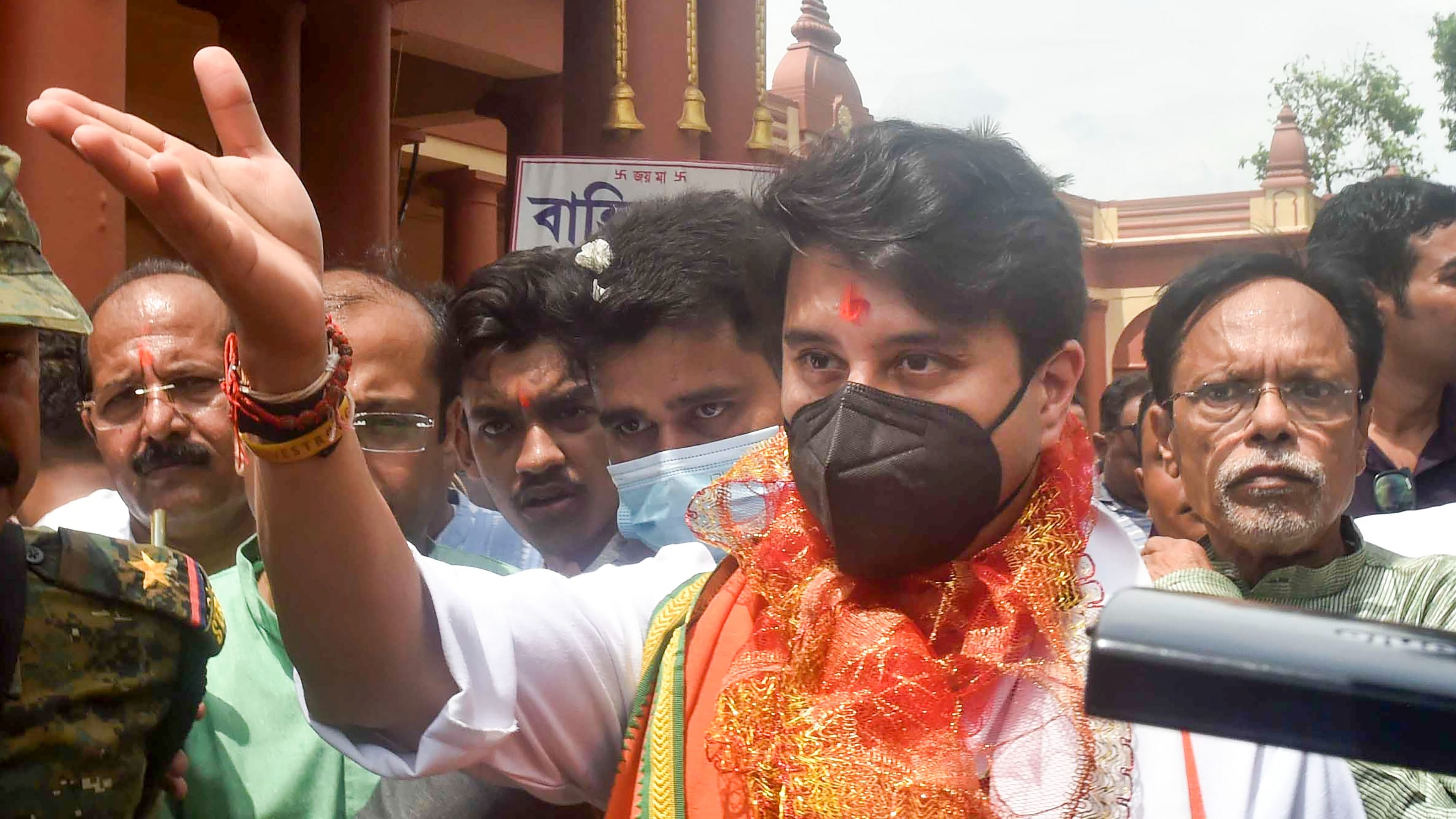 Union Minister of Civil Aviation Jyotiraditya M. Scindia during his visit to the Dakshineswar Kali temple in Kolkata. Credit: PTI Photo