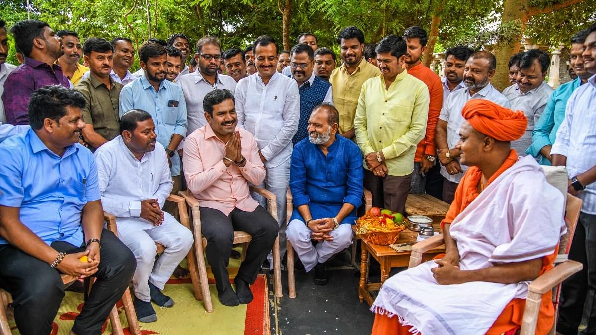 State BJP vice-president B Y Vijayendra seeks the blessings of Gavisiddeshwara Swami of Gavimath in Koppal on Monday. Credit: DH Photo