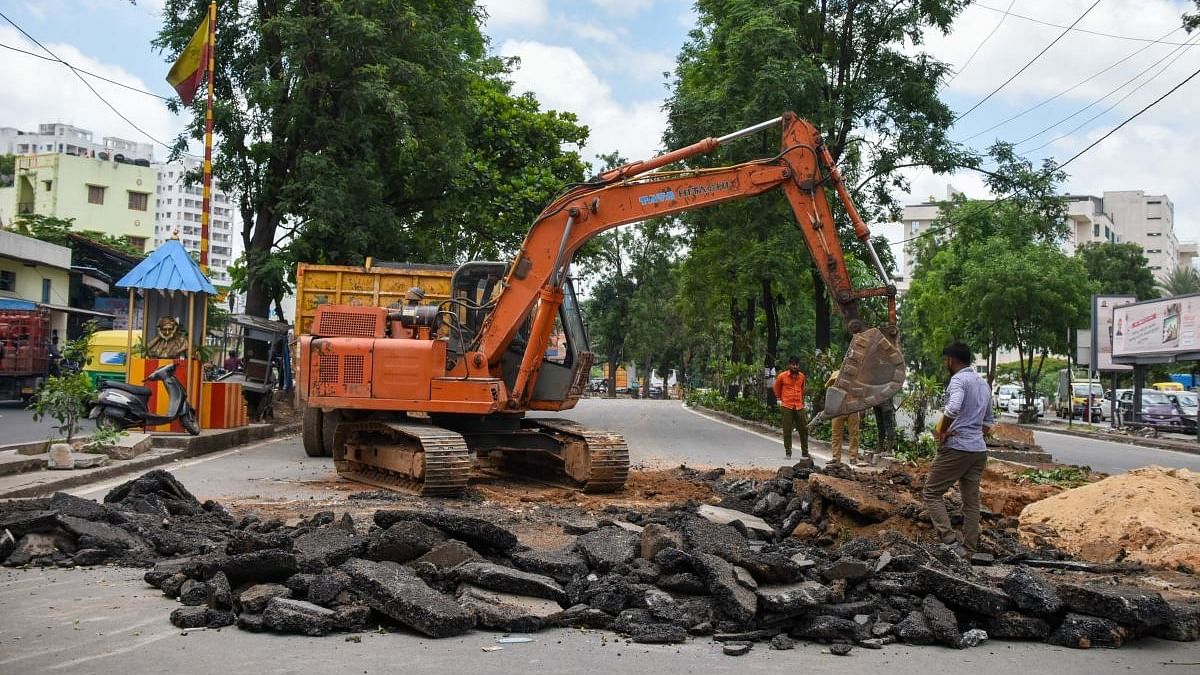 Flyover work on Outer Ring Road (ORR), Veerabhadra Nagar, near PES University. Credit: DH file photo/PUSHKAR V