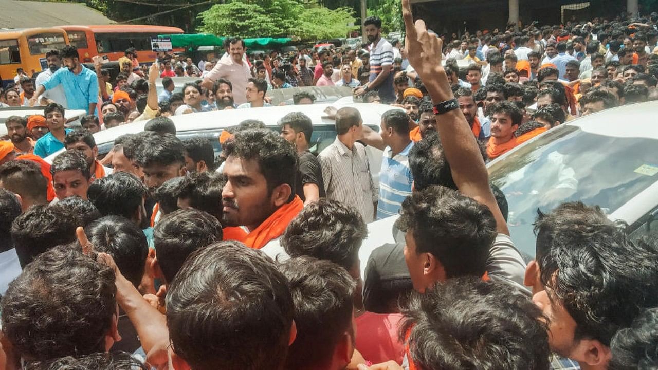 Protestors block a road over the alleged murder of Bharatiya Janata Party (BJP) Yuva Morcha worker Praveen Nettaru. Credit: PTI Photo
