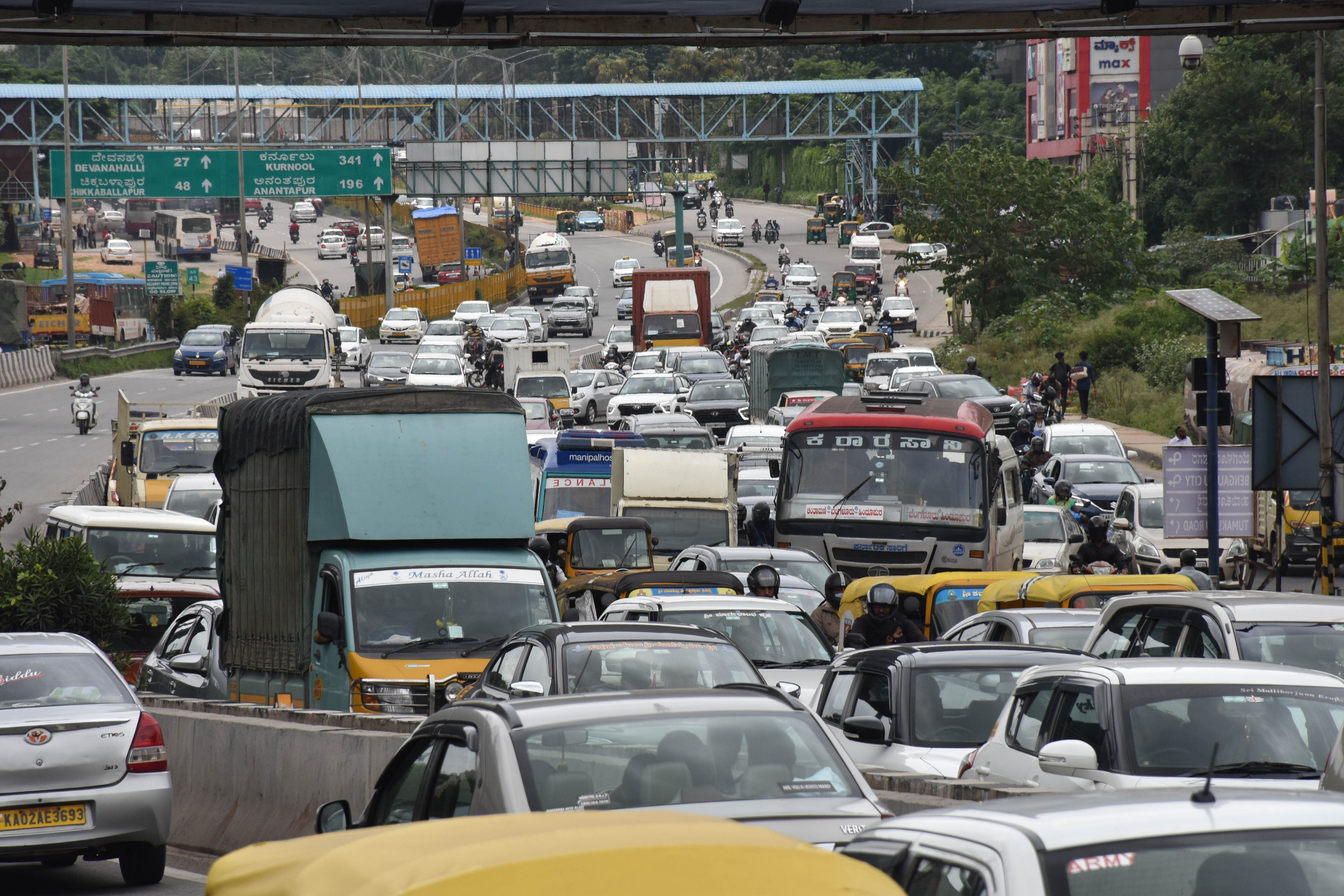 The city has been investing in flyovers, road widening and junction improvement projects, but this has only resulted in more congestion. Credit: DH Photo