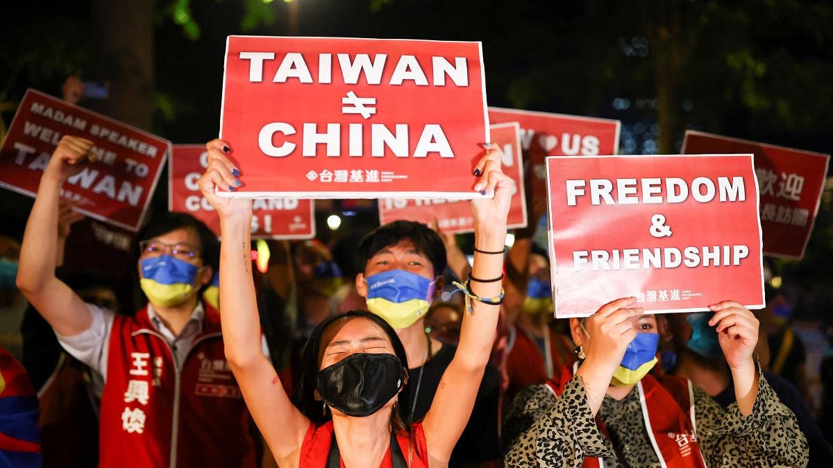 Demonstrators hold signs during a gathering in support of US House of Representatives Speaker Nancy Pelosi's visit, in Taipei. Credit: Reuters photo