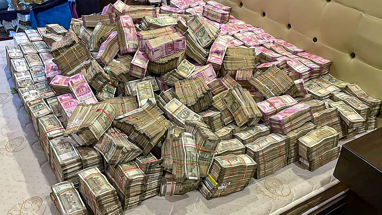 ED sleuths have recovered around Rs 50 crore in cash, along with jewellery, from her two flats in south-west Kolkata and Belghoria. Credit: PTI 