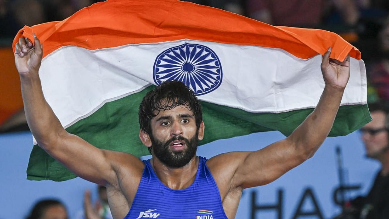  India's Bajrang Punia holds the tricolor after winning against Canada's Lachlan McNeil in the final of the Men's Freestyle Wrestling 65kg category event, at the Commonwealth Games 2022 (CWG), in Birmingham, UK, Friday, Aug. 5, 2022. Credit: PTI Photo