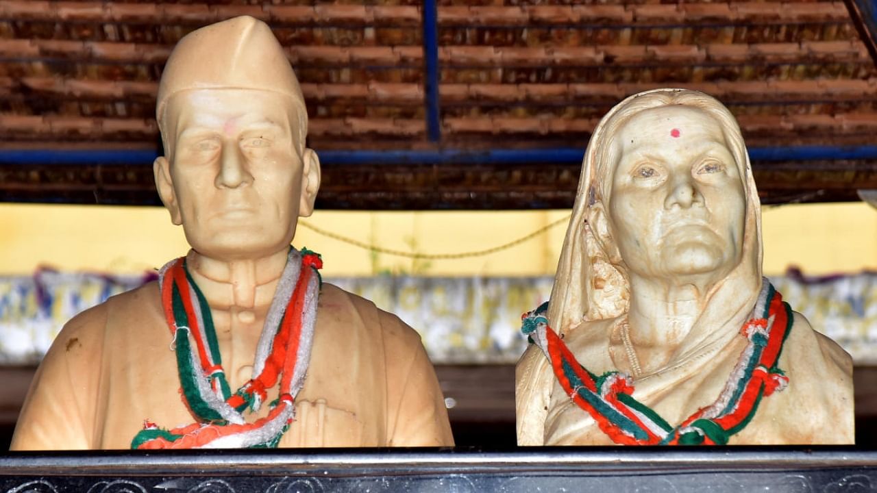 Busts of Sardar Veeranagouda Patil and Nagamma Patil in Hubballi. Credit: DH Photos/Govindraj Javali