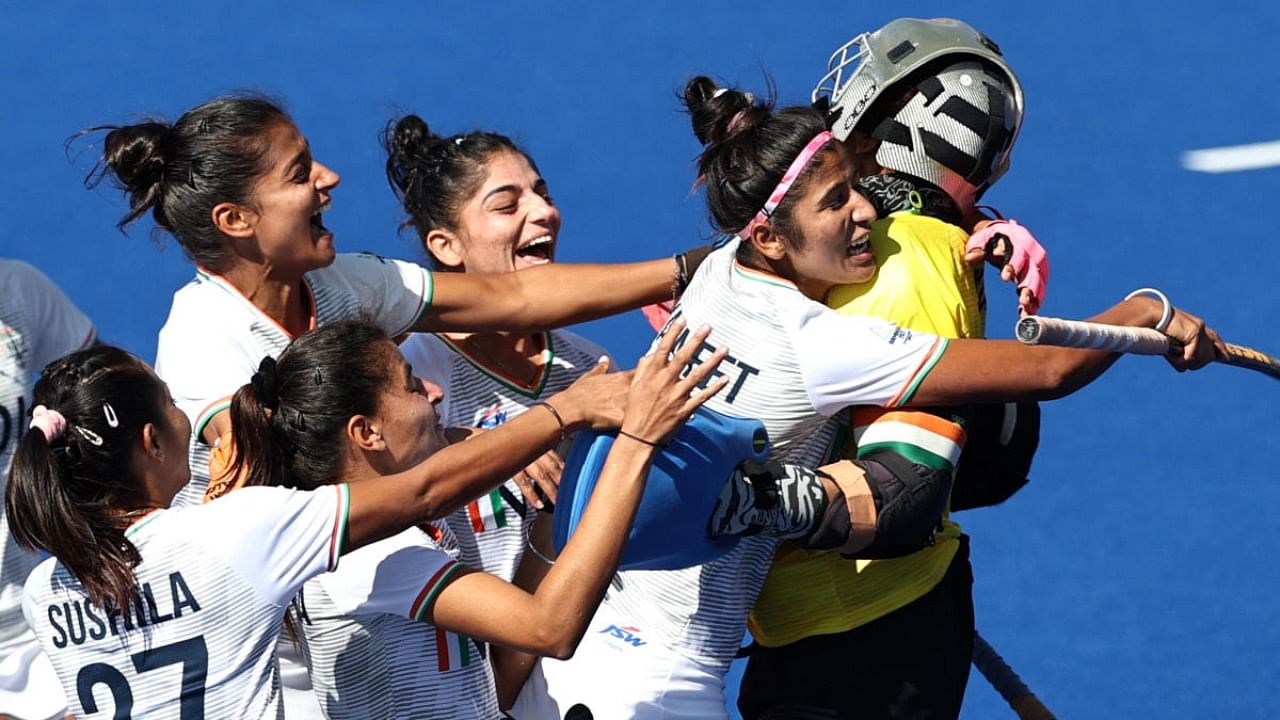 Indiam players celebrate after winning bronze in a shootout competition vs New Zealand at the Commonwealth Games. Credit: Reuters photo