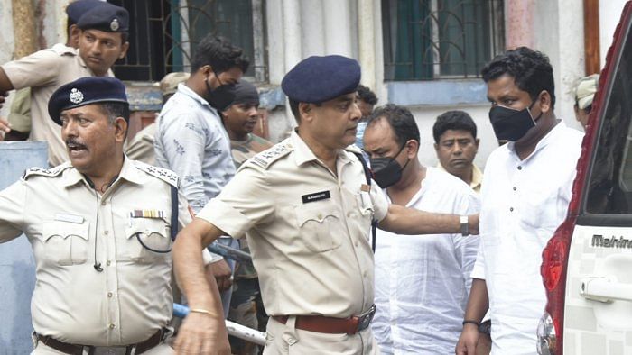 West Bengal police personnel detain three Jharkhand Congress MLAs after a huge amount of cash was found in their vehicle on Saturday. Credit: PTI File Photo