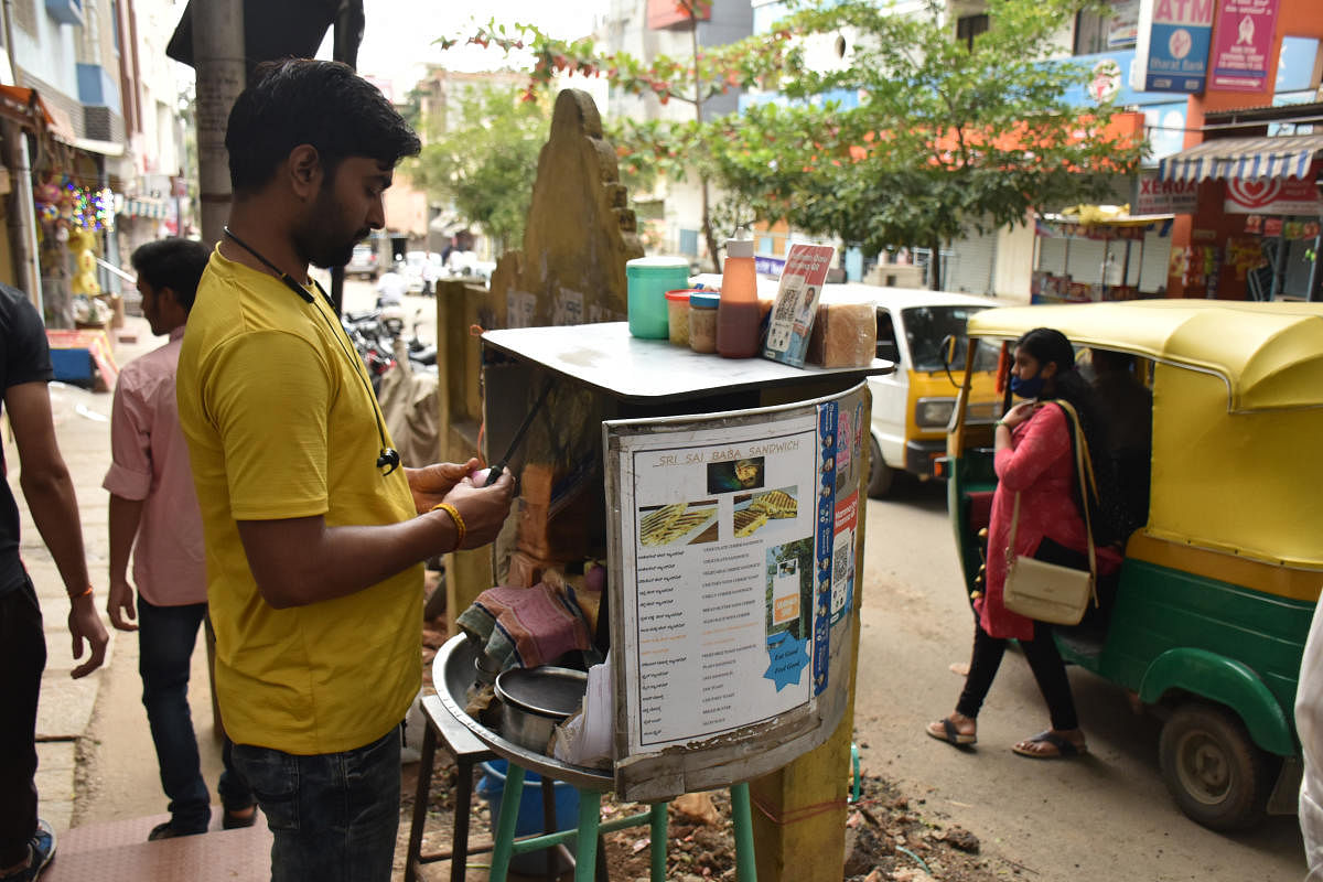 A chaat vendor in Malleswaram. Gogappi currently services HSR Layout, Koramangala, and Malleshwaram. DH photo by B K Janardhan