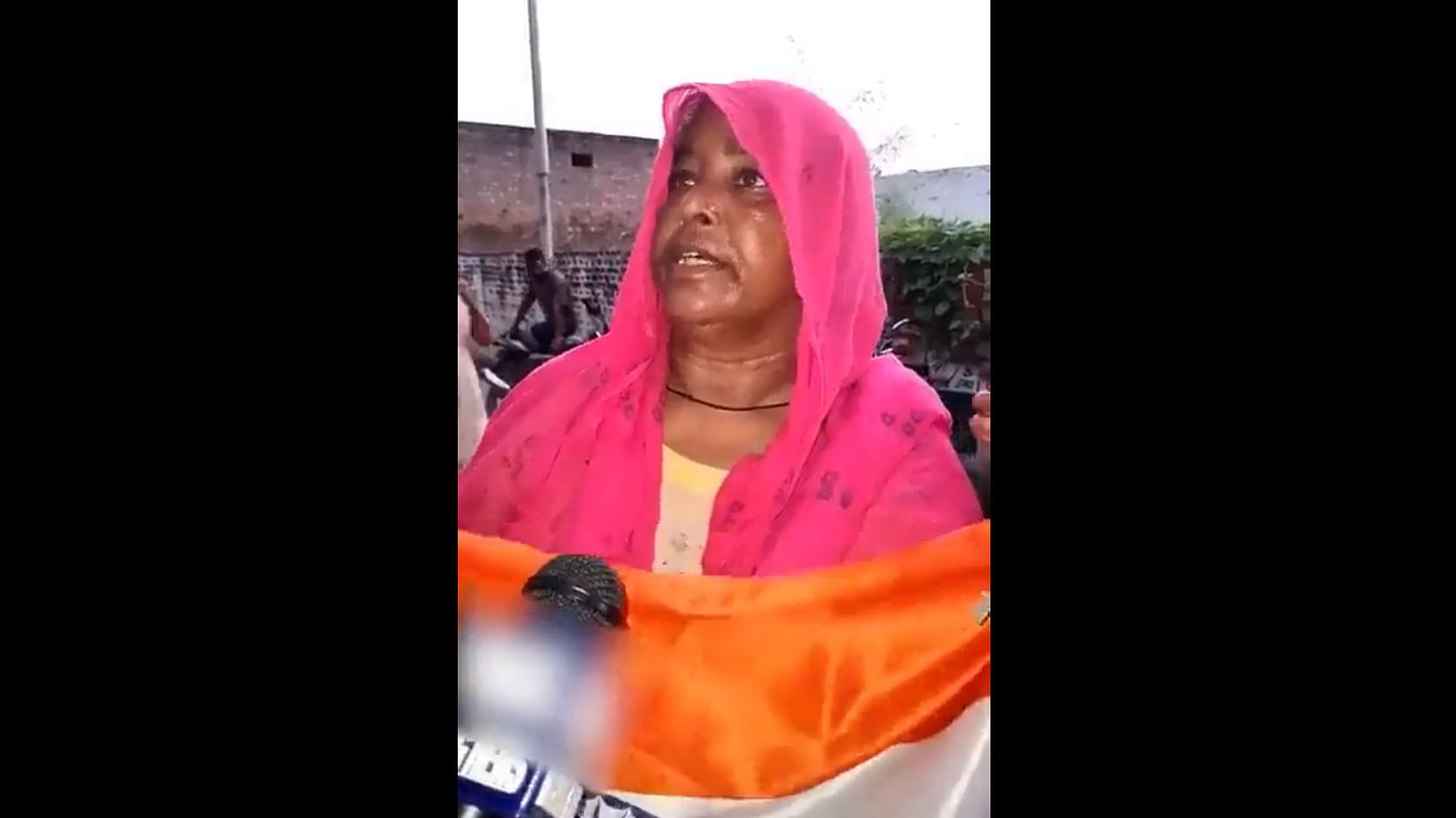 The Pilibhit MP posted a video purportedly showing some ration card holders complaining about being forced to pay Rs 20 to buy the flag. Credit: Twitter/ @varungandhi80