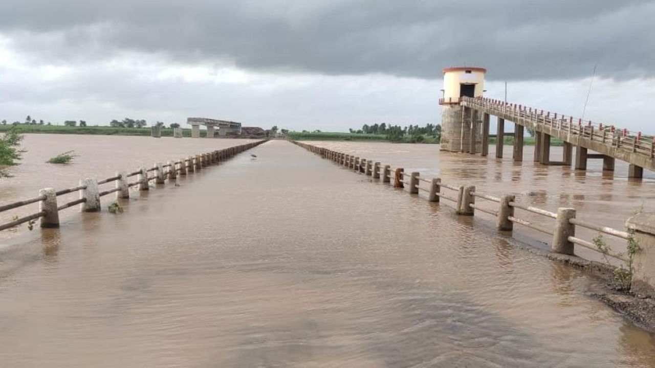 An overflowing Krishna river has submerged a bridge at Kudachi in Kagwad taluk in Belagavi district. Credit: DH Photo