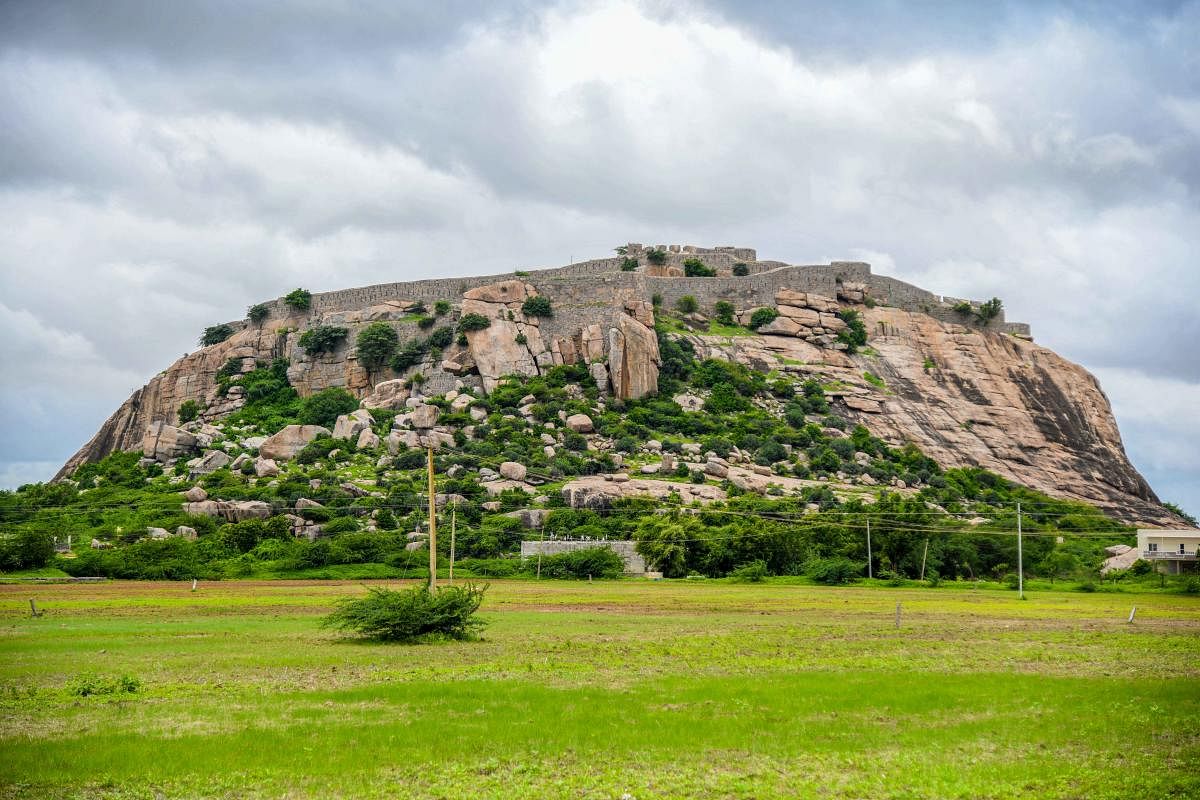 The Bahaddur Bandi Fort on the outskirts of Koppal. Credit: DH Photo