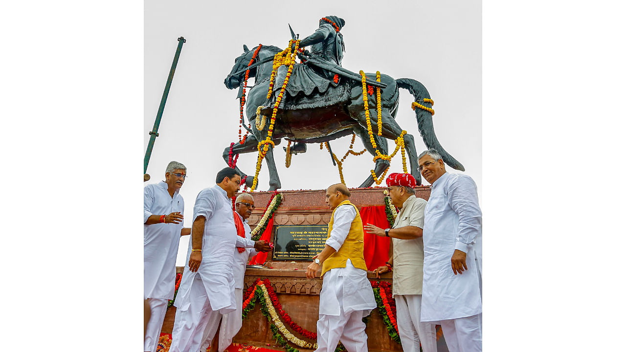 Defence Minister Rajnath Singh at the unveiling of a statue of renowned Marwari warrior Veer Durgadas Rathore, in Jodhpur. Credit: PTI Photo