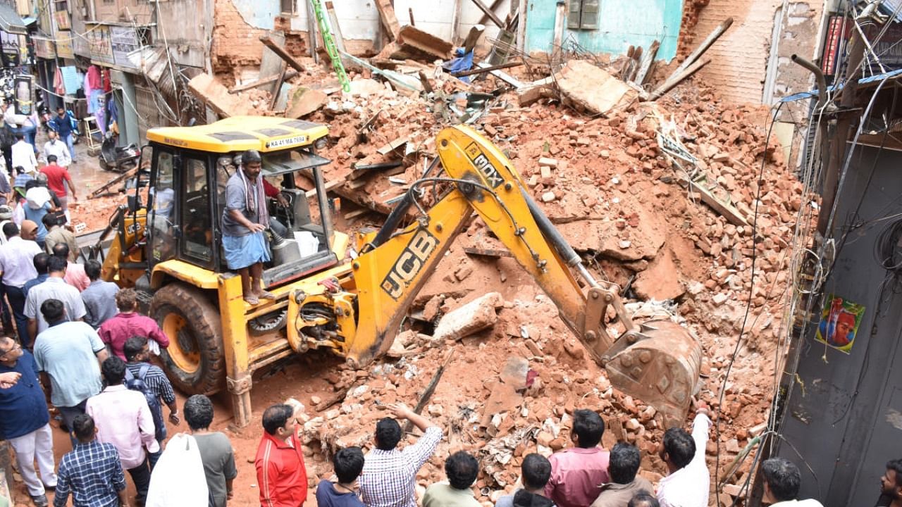 Though the survey identified 404 weak structures, according to zonal officials, only close to 15 structures have been removed and many others continue to pose a threat. Credit: DH Photo