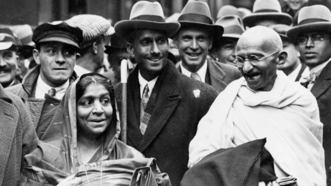 Mahatma Gandhi at Boulogne station with Mrs Sarojini Naidu, on the way to England to attend the Round Table Conference as the representative of the Indian Nationals. Credit: Getty Images