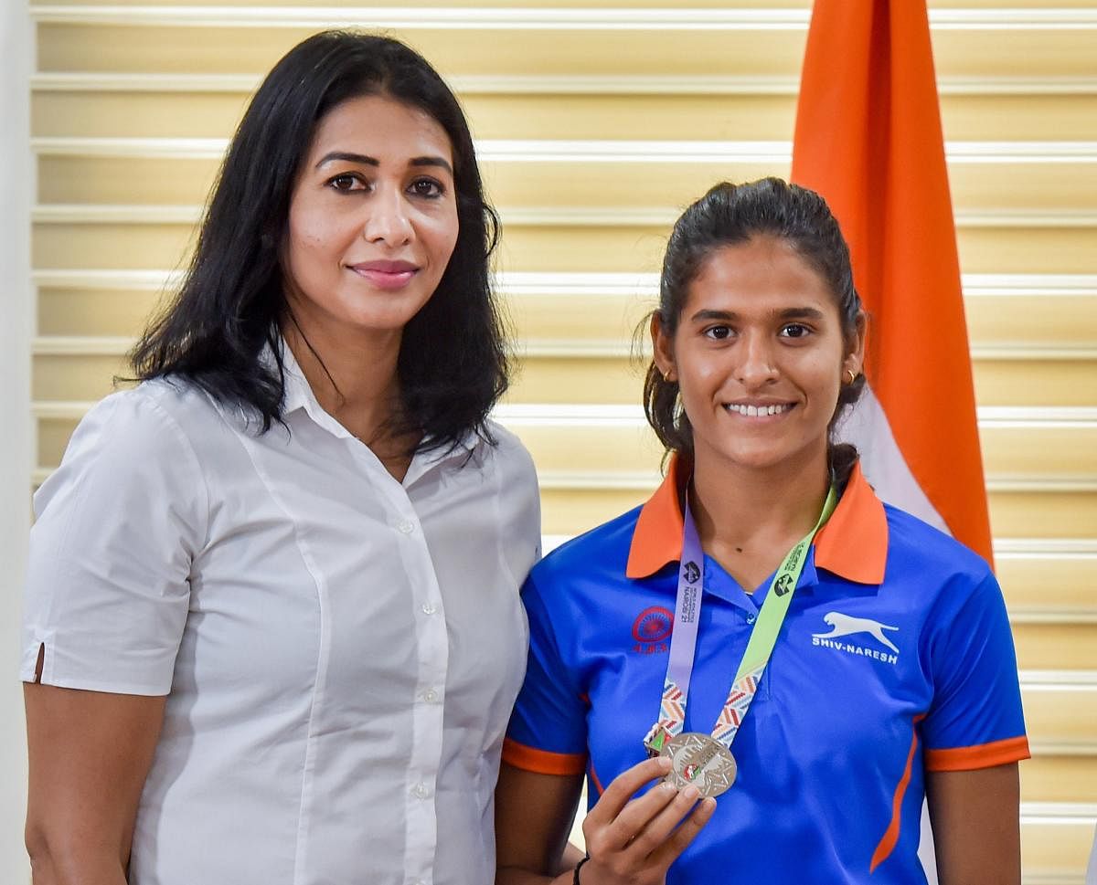 Former long jumper Anju Bobby George (left) with her ward and World Athletics U-20 Championships silver medallist in long jump Shaili Singh. Credit: PTI File photo