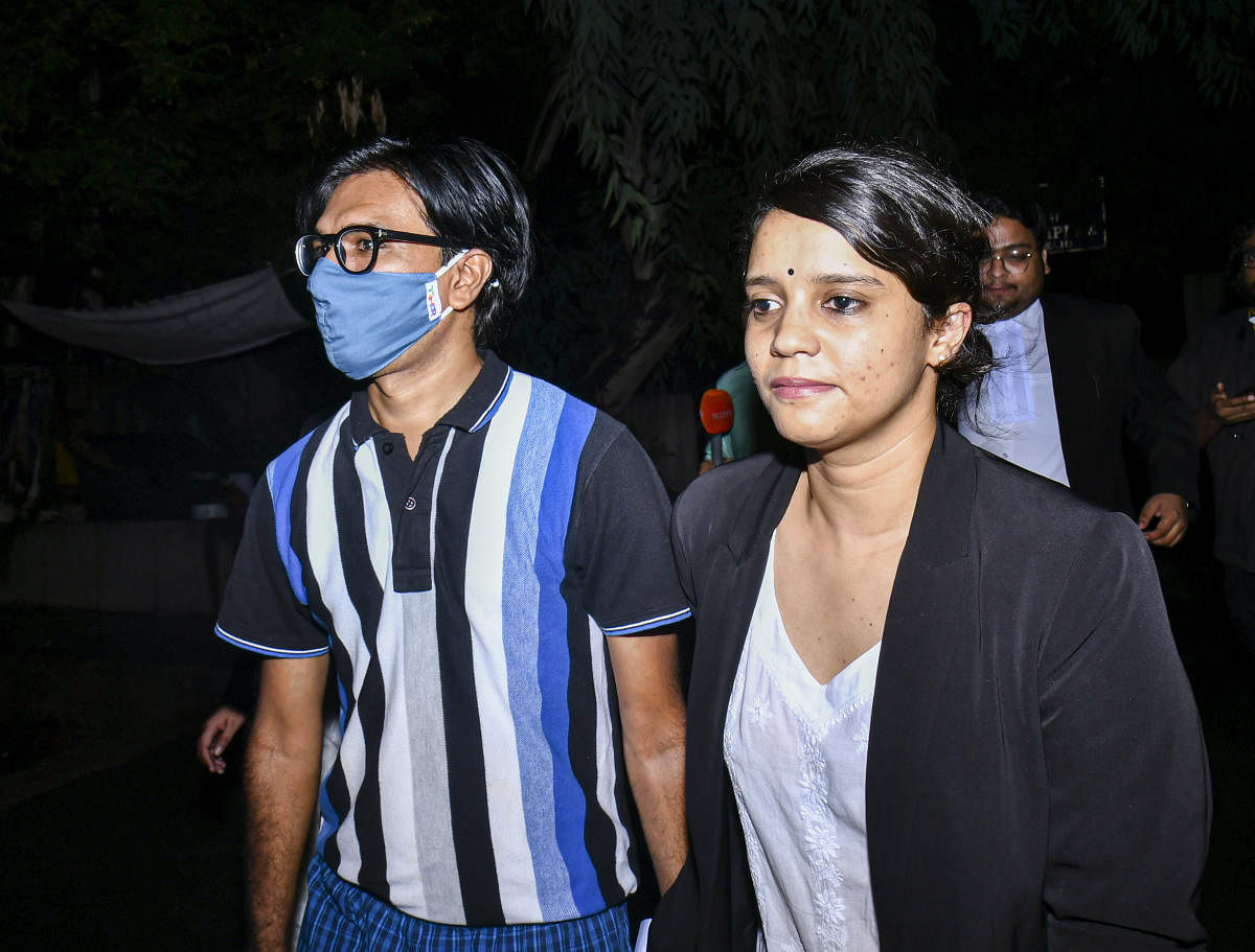 Alt News co-founder Mohammad Zubair stepping out of Tihar Jail after being granted interim bail by the Supreme Court in all FIRs lodged against him in UP, in New Delhi on July 20. Credit: PTI Photo
