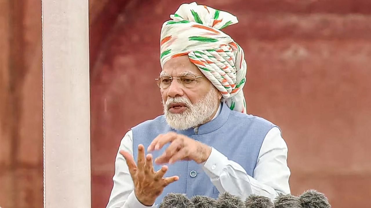 Prime Minister Narendra Modi addresses the nation from the ramparts of the Red Fort on the occasion of the 76th Independence Day, in New Delhi. Credit: PTI Photo
