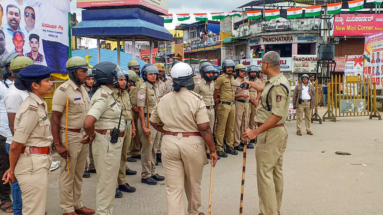 <div class="paragraphs"><p>Police personnel deployed to maintain law and order in Shivamogga.&nbsp;</p></div>