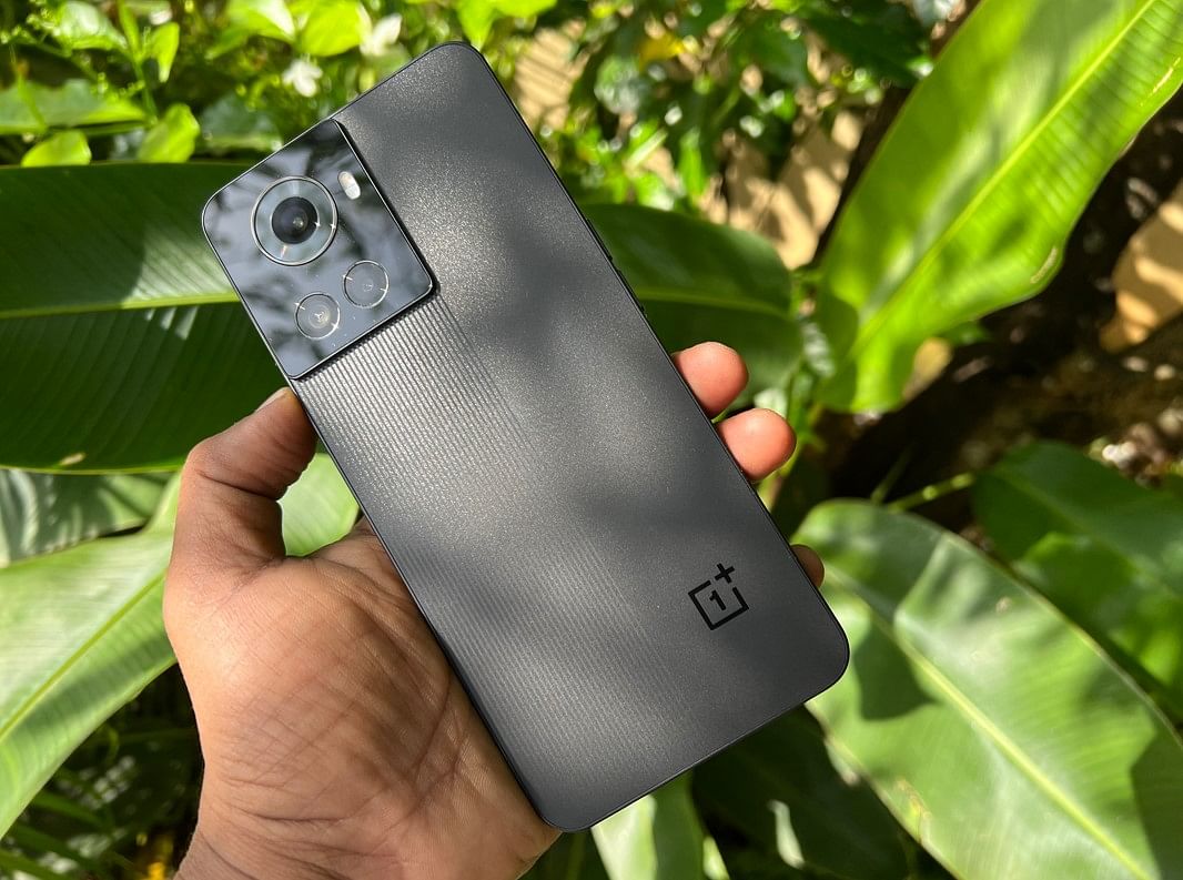 OnePlus 10R. Credit: DH Photo/KVN Rohit