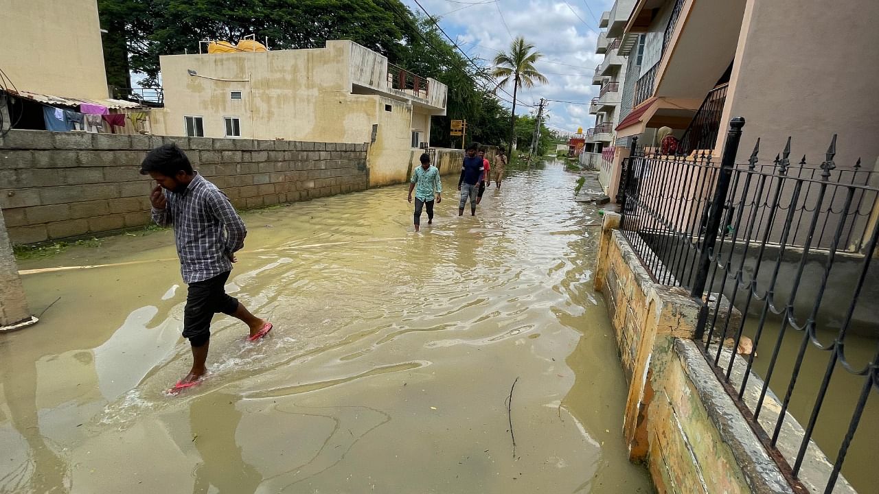 Battered by floods again, residents of low-lying area Sai Layout in Horamavu upset with administration due their inaction. Credit: DH Photo